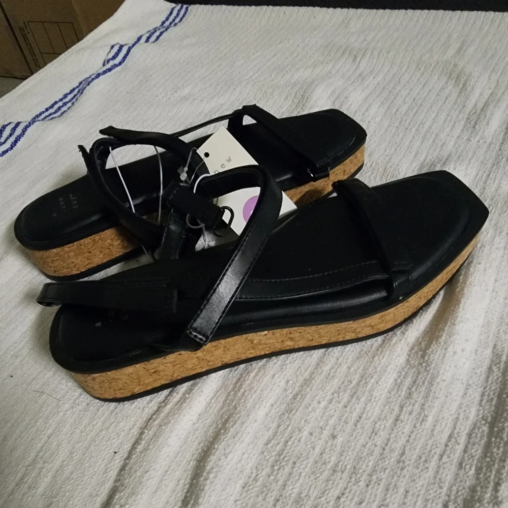 A New Day Sandals - Picture 6 of 8